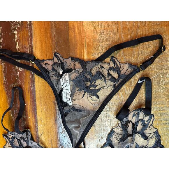 Mapalé Women’s Satin Trim Embroidered Lace Bra & Thong Set – Size Small NWOT - Picture 5 of 8